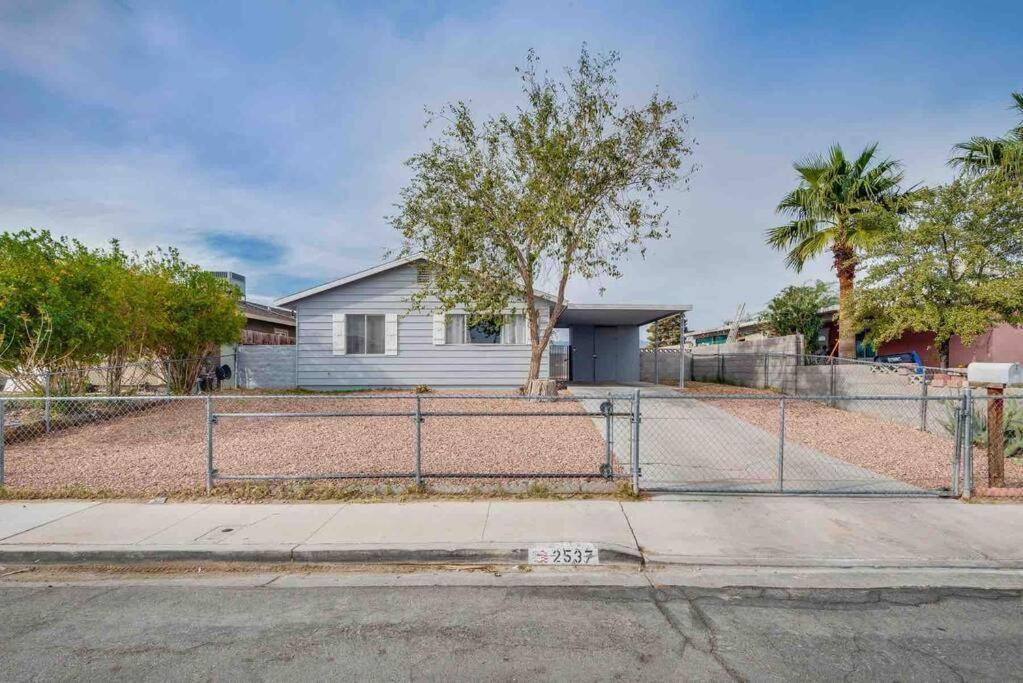 Cozy Home! 16 Min Away From Strip And Fremont Las Vegas Bagian luar foto